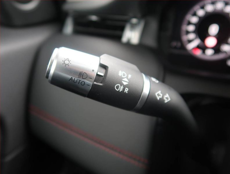Land Rover Discovery Sport (2020) R-Dynamic SE D180 - fotka 20 z 23