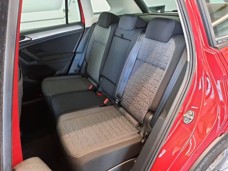 Volkswagen Tiguan (2022) Life 2.0 TSI 4Motion (140kW/19 - fotka 9 z 29