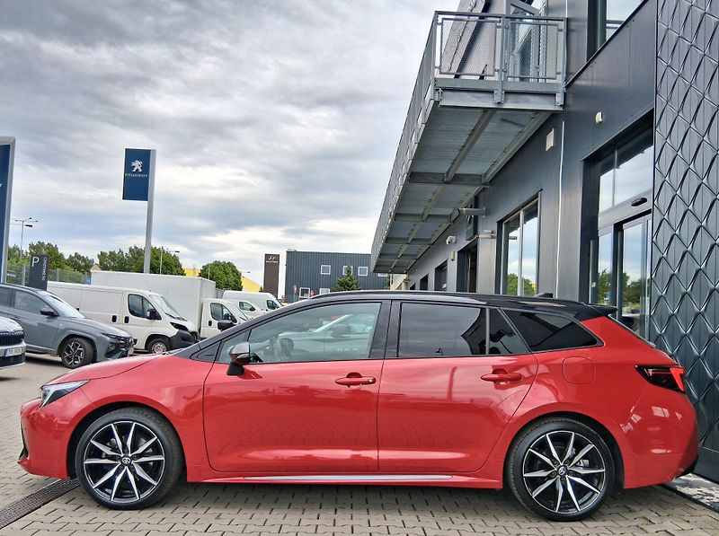 Toyota Corolla GR DYNAMIC JBL 2.0 Hyb. 144 kW - fotka 4 z 31
