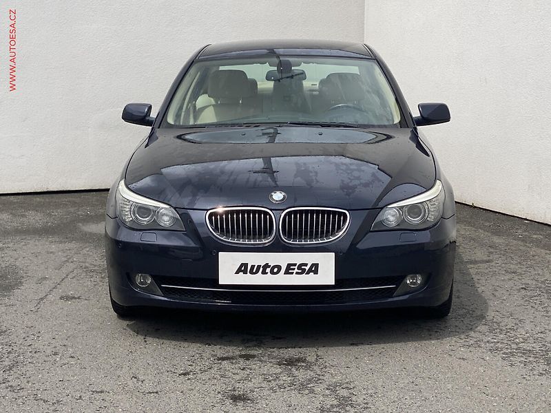 BMW Řada 5 (2007) 4.0i 540i, AT, bixen, kůže - fotka 2 z 23