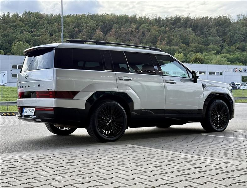 Hyundai Santa Fe 1,6 T HEV 4WD 7M  Calligraphy - fotka 3 z 30