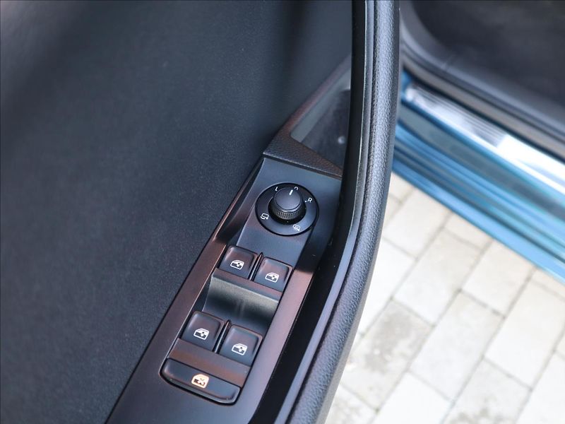 Škoda Superb 2,0 TDi, Kessy, FrontAssist, P - fotka 8 z 40