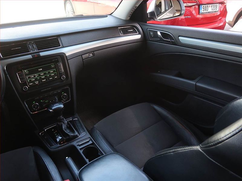 Škoda Superb (2009) 2.0 TDI, Automat, Xenony - fotka 8 z 18
