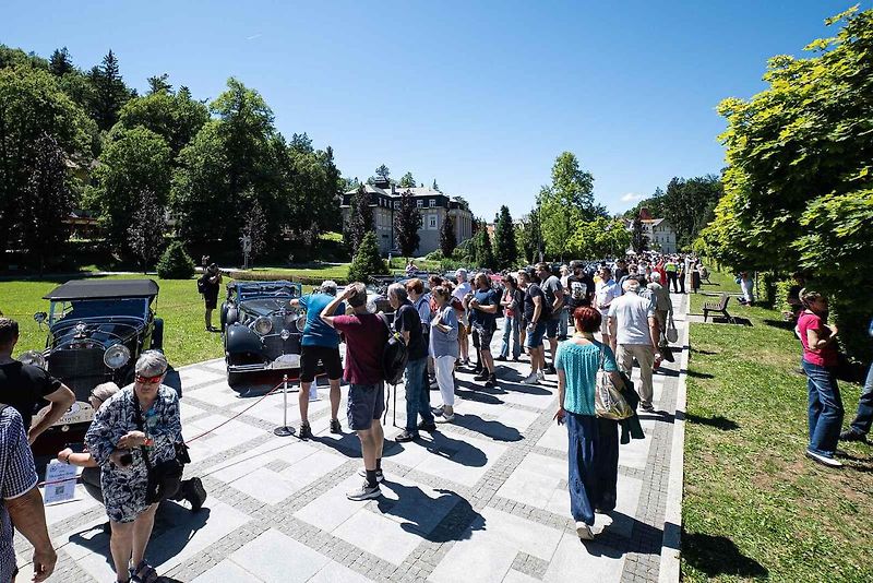 Automobilové skvosty byly k vidění v sobotu v lázeňském městě, kde se při závěru akce Concours d’Elegance Luhačovice 2026 představilo více než 50 historických automobilů z několika evropských zemí.