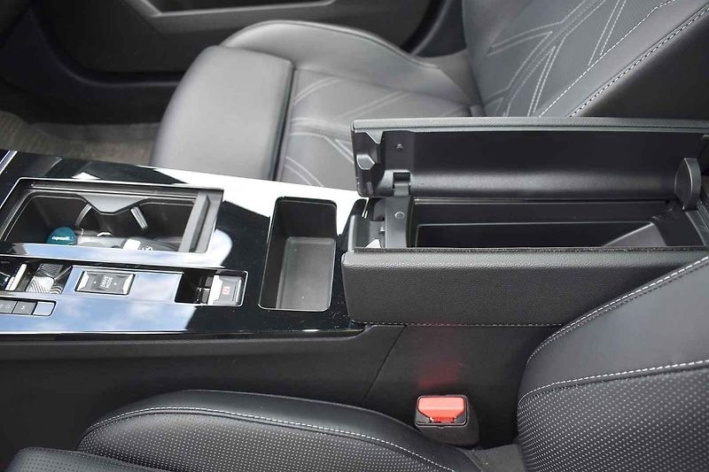 Opel Astra je dobře připraven pro dlouhé přesuny i na horších vozovkách.
