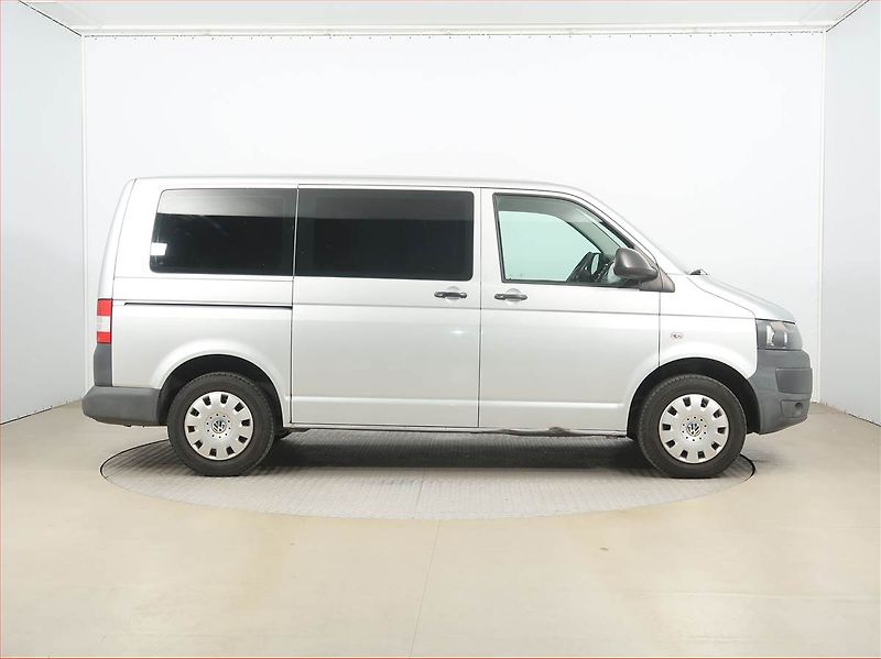 Volkswagen Transporter (2011) 2.0 TDI, Bus, 9Míst - fotka 6 z 6