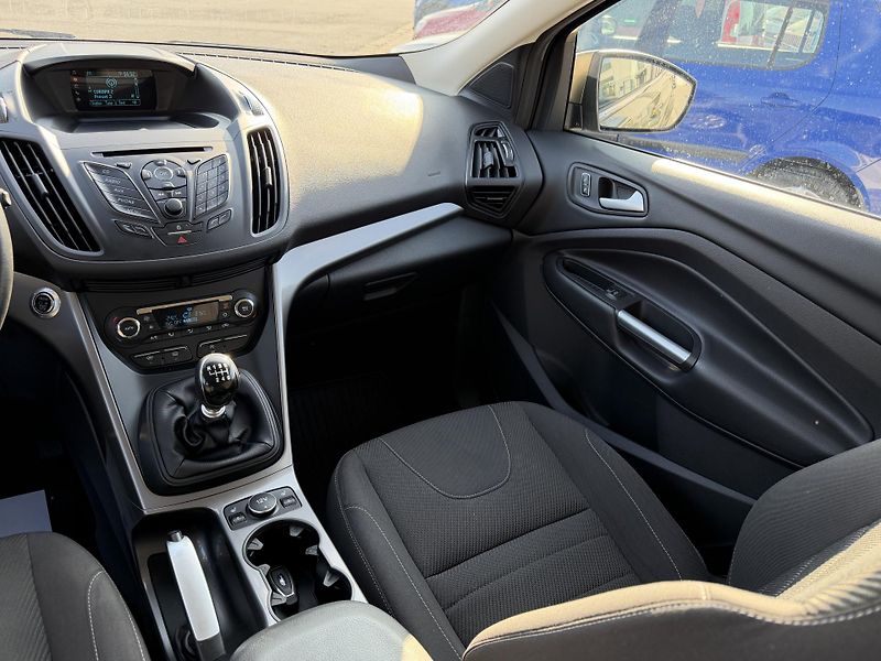 Ford Kuga 1,5 EcoBoost / 110kW  - fotka 31 z 50