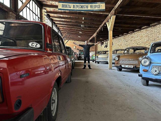 S Trabantem a spol po Evropě. Najeto mám desítky tisíc kilometrů, říká sběratel aut z východního bloku Michal Doležal.