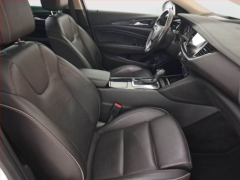 Opel Insignia (2018) 2.0 Turbo 4x4, 4X4, Automat - fotka 9 z 21