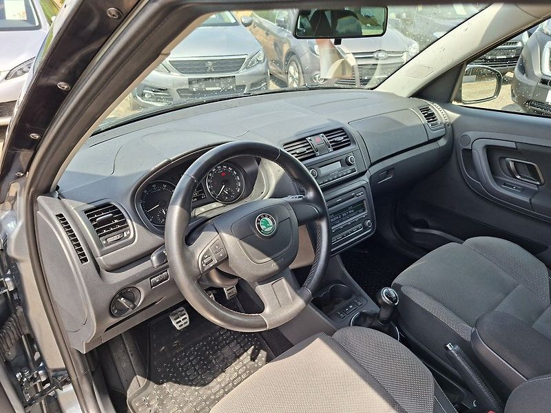 Škoda Roomster 1,2 TSI 63kW M5 2.MAJ - fotka 13 z 23
