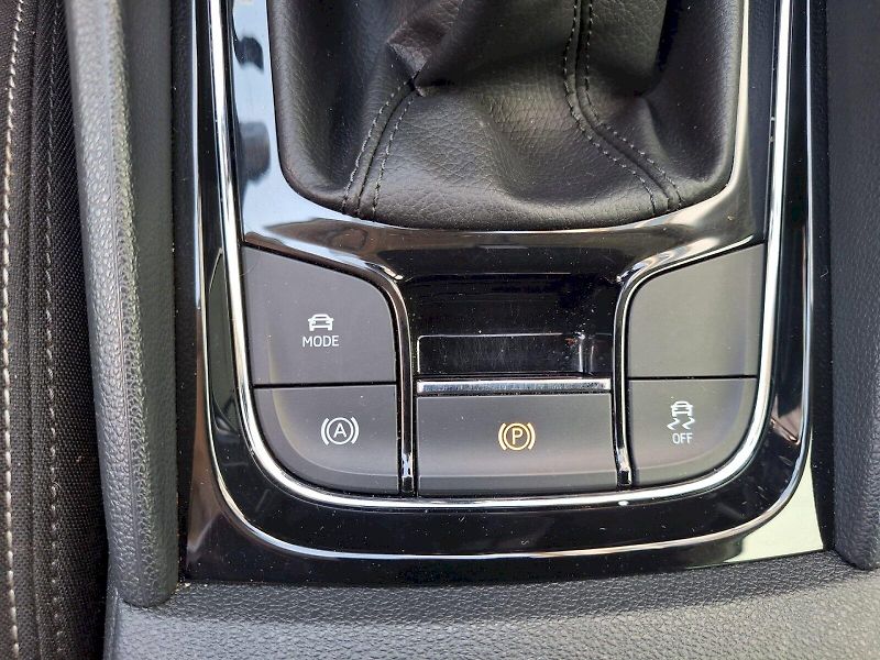 Škoda Karoq (2019) 2.0 TDI / 110 kW / 6MP / STYLE - fotka 26 z 35