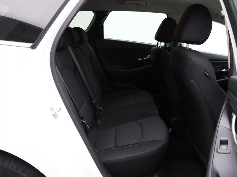 Hyundai i30 1,6 CRDI CZ 1.Maj. DPH - fotka 12 z 27