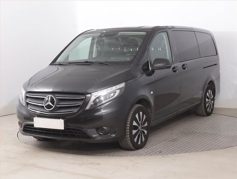 Mercedes-Benz Vito (2022) Select 119 CDI 4x4, Bus, 8Míst - fotka 2 z 19