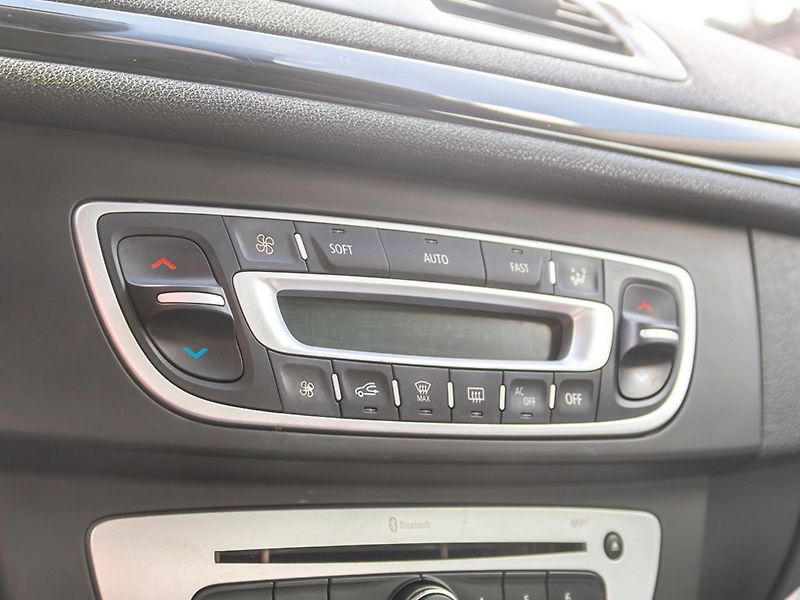 Renault Mégane (2015) 1.2T 97KW – NAVI / BOSE - fotka 25 z 48