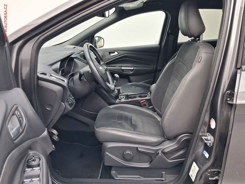 Ford Kuga (2017) 1.5 EB, ST-Line, navi, +ALU - fotka 9 z 19