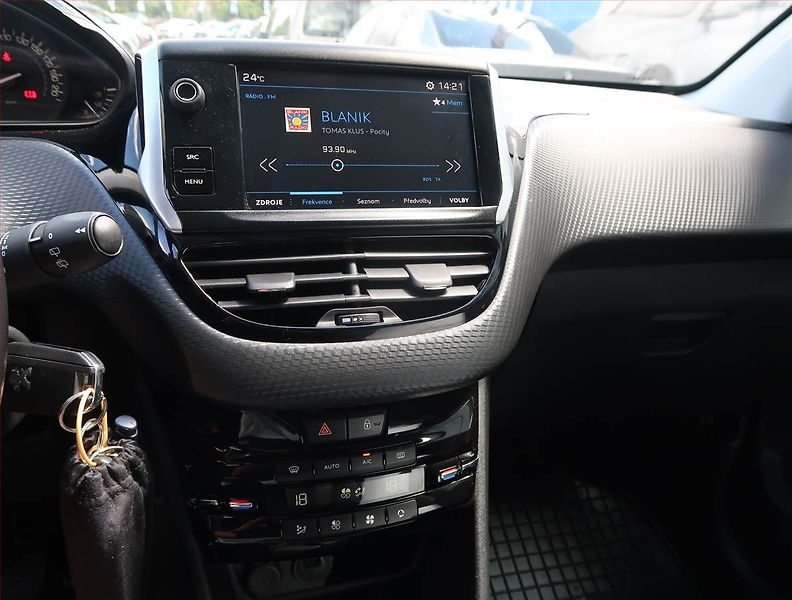 Peugeot 2008 (2019) 1.2 PureTech, Serv.kniha - fotka 12 z 20