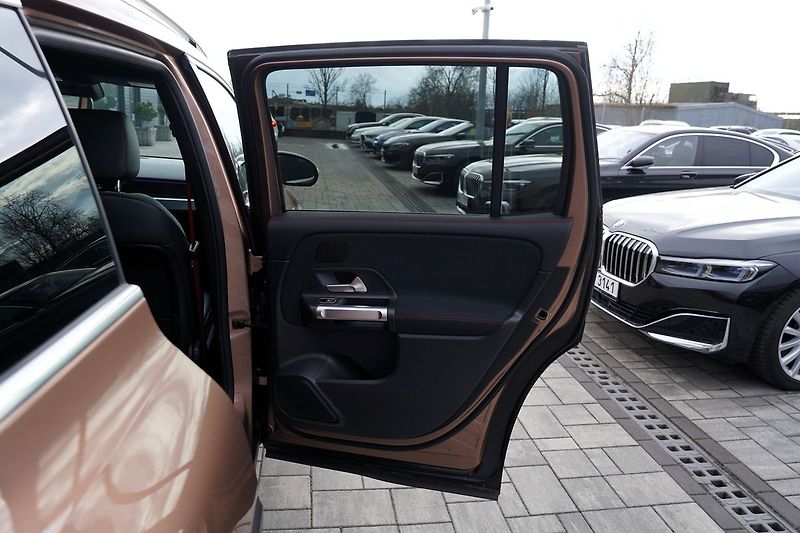 Mercedes-Benz GLB 35 AMG 4Matic/310 PS/ČR - fotka 19 z 44