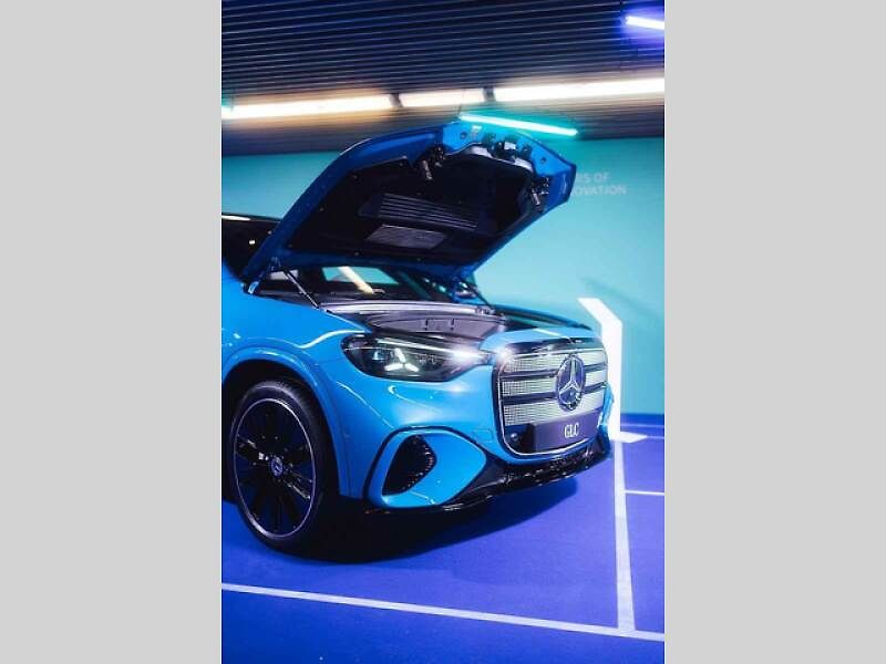 Mercedes-Benz letos odstartoval novou éru jako globální partner ženského tenisu (WTA). Své ambice v tomto sportu nyní potvrzuje i v České republice, kde v rámci ostravského turnaje představuje dvě klíčové novinky: novou generaci modelů GLB a GLC.