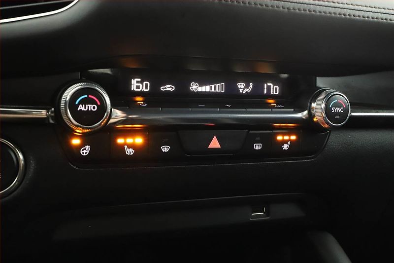 Mazda 3 (2021) 2.0 e-Skyactiv X - fotka 16 z 20