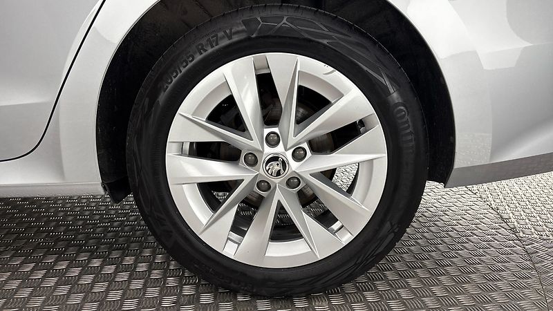Škoda Octavia 2.0 TDI Style Combi - fotka 19 z 27