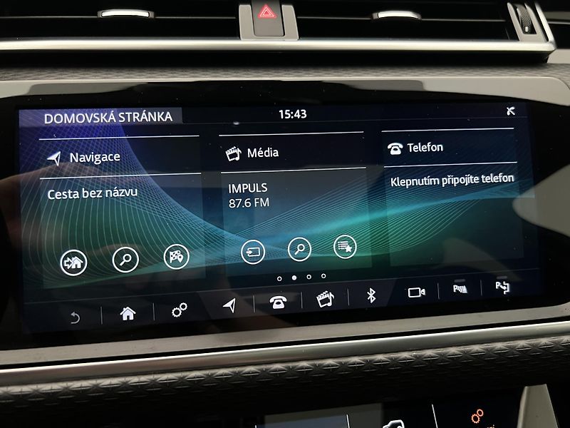 Land Rover Range Rover Velar D300 SE AUT - fotka 44 z 53
