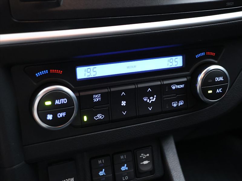 Toyota Auris 1,6 97kW CZ Style Valvematic - fotka 21 z 31