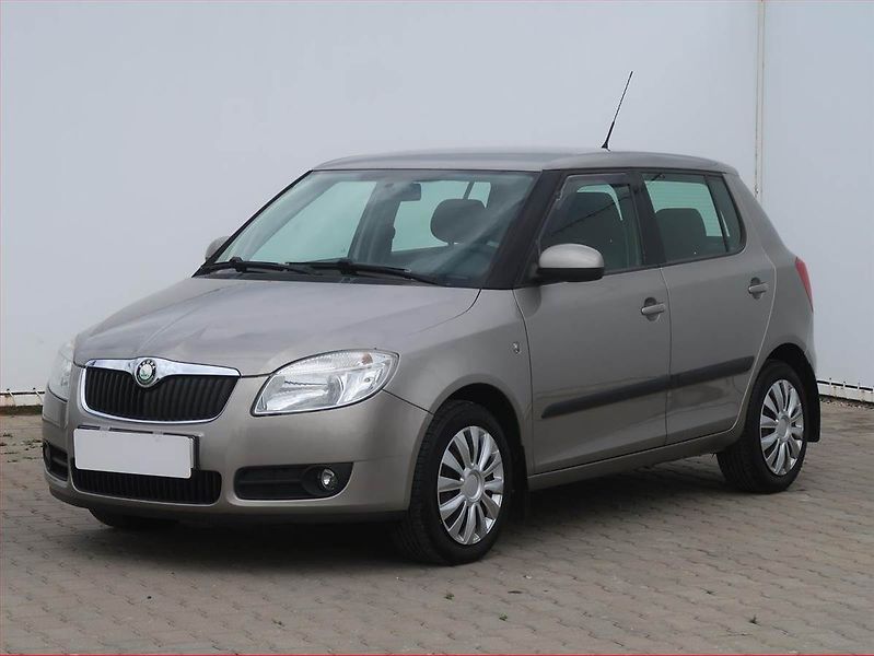 Škoda Fabia (2008) Ambiente 1.2 12V - fotka 2 z 13