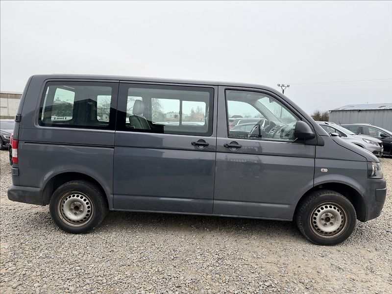 Volkswagen Transporter 2,0 TDI 7MÍST NOVÉ V ČR - fotka 4 z 15