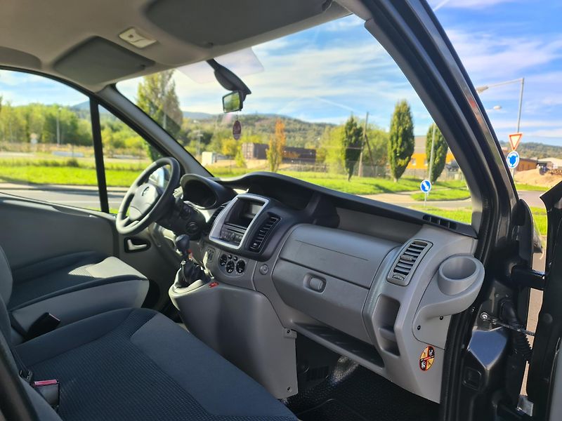 Opel Vivaro (2012) LONG 2.0 CDTi KLIMA 9-MÍST SER - fotka 19 z 42