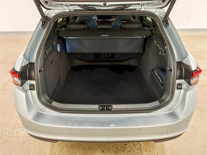 Škoda Superb (2025) Combi 2.0 TSI 195 kW DSG 4x4 S - fotka 33 z 36