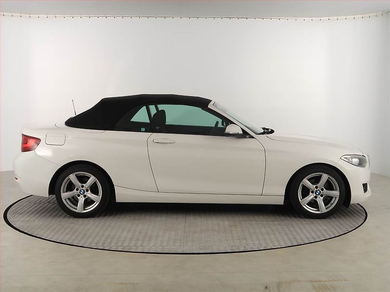 BMW Řada 2 (2017) 218d, Automat, Serv.kniha - fotka 16 z 21