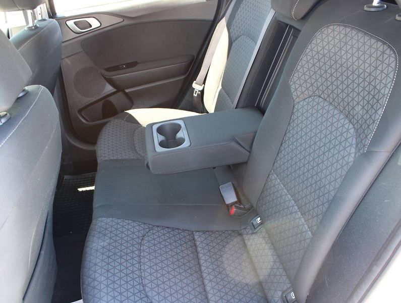 Kia Ceed (2018) 1.4 T-GDI 103kW manuál - fotka 9 z 32