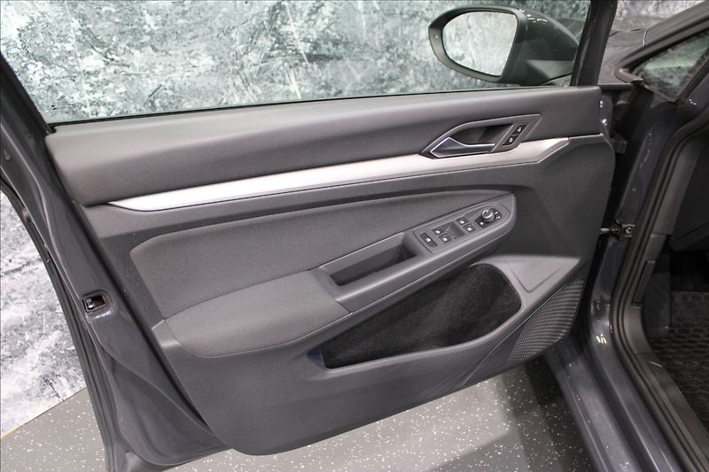 Volkswagen Golf 1,0 TSI Life CZ původ - fotka 8 z 33