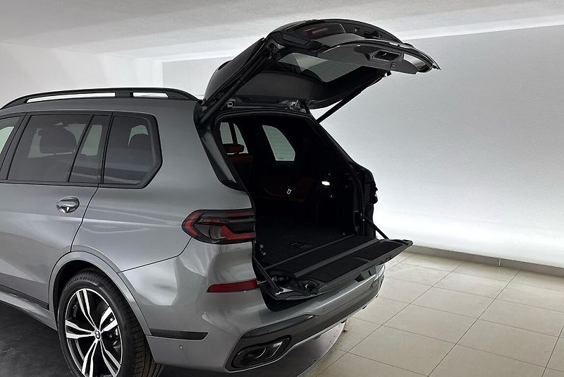 BMW X7 xDrive40i - fotka 28 z 30