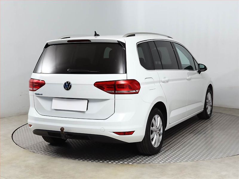 Volkswagen Touran (2021) 1.5 TSI - fotka 5 z 16