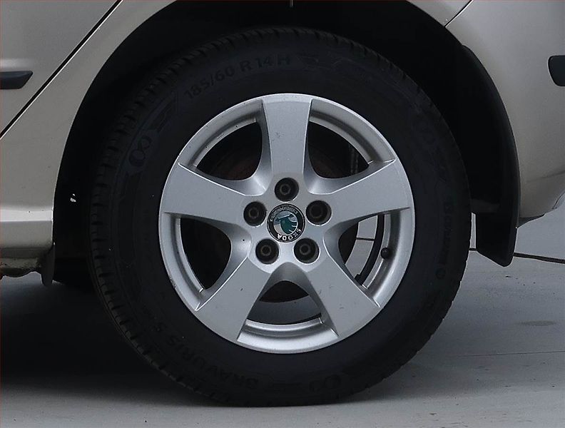 Škoda Fabia (2006) Elegance 1.2 12V, po STK - fotka 15 z 15