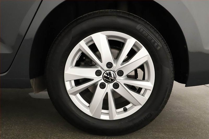 Volkswagen Touran (2023) 2.0 TDI - fotka 17 z 17