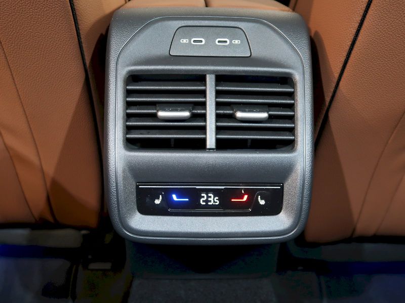 Škoda Superb (2025) LAURIN&KLEMENT 2.0TDI 142KW 4x - fotka 40 z 44