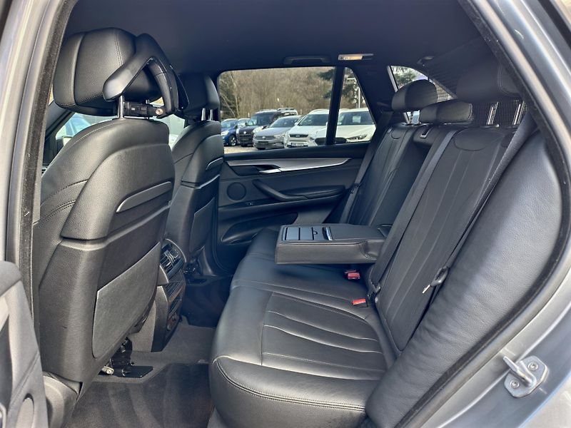 BMW X5 xDrive30d 190kW M-Paket, ČR - fotka 10 z 26