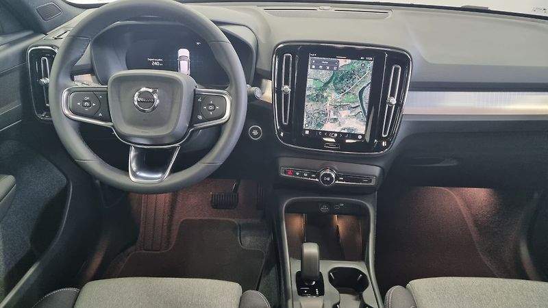 Volvo XC40 (2026) B3 2.0L 163 HP AT7 FWD CORE - fotka 11 z 17