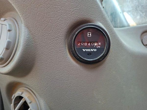 Volvo (2009) EC240 bagr pásák 24.3t - fotka 10 z 10