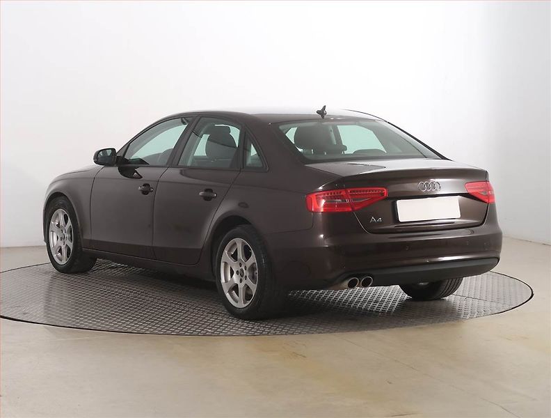 Audi A4 (2014) 2.0 TDI, Automat, Xenony - fotka 4 z 19