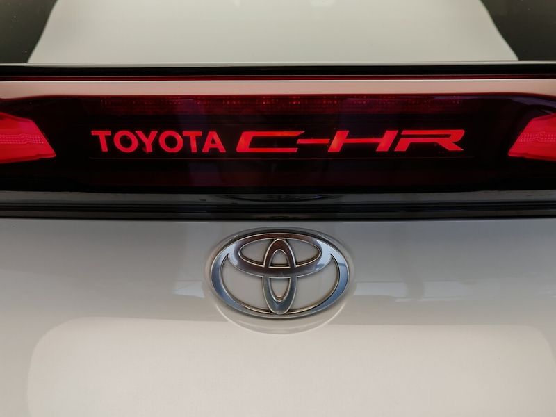 Toyota C-HR 2.0 PHEV 4x2 GR SPORT - fotka 11 z 49