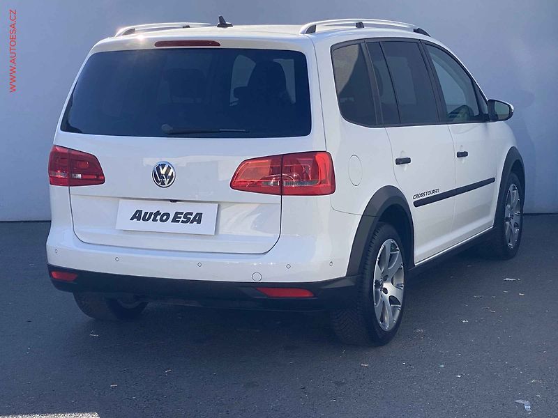Volkswagen Touran (2011) 1.4 TSi, CROSS, bixen, panor - fotka 4 z 18