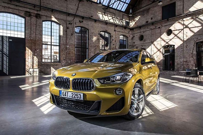 BMW X2.