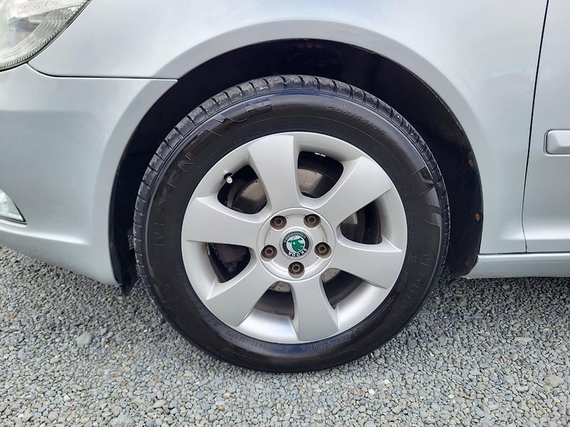 Škoda Octavia II FL 1.6 TDi 77kW ELEGANCE - fotka 27 z 47