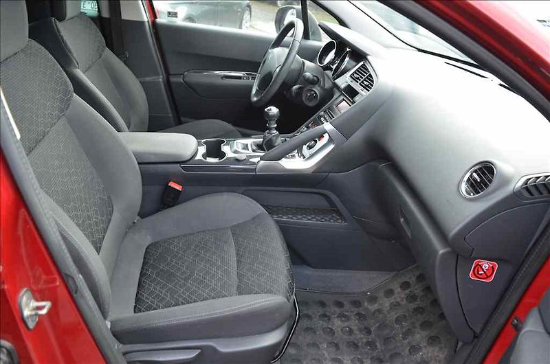 Peugeot 3008 (2014) 1,6 HDI - fotka 18 z 21
