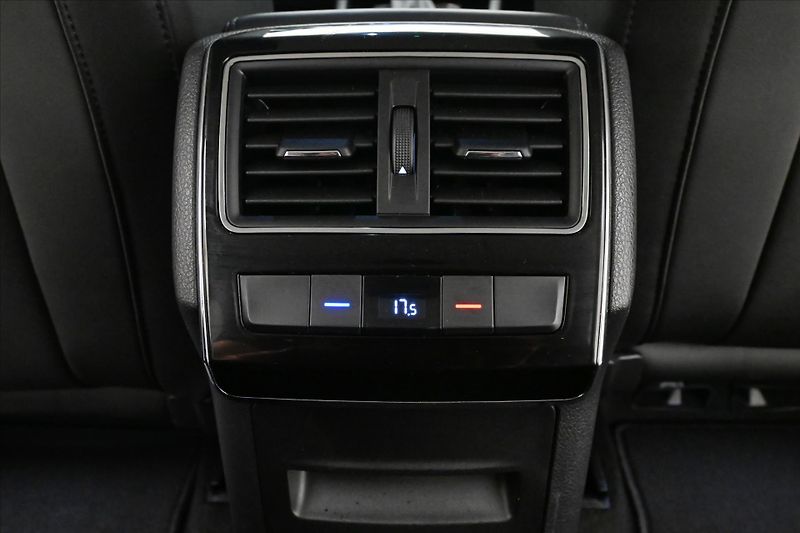 Škoda Superb 2,0 TDI 110 kW DSG Style Záruk - fotka 22 z 33