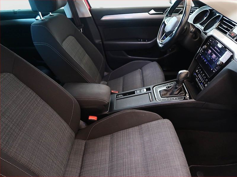 Volkswagen Passat (2021) 2.0 TDI, Automat, Serv.kniha - fotka 9 z 20