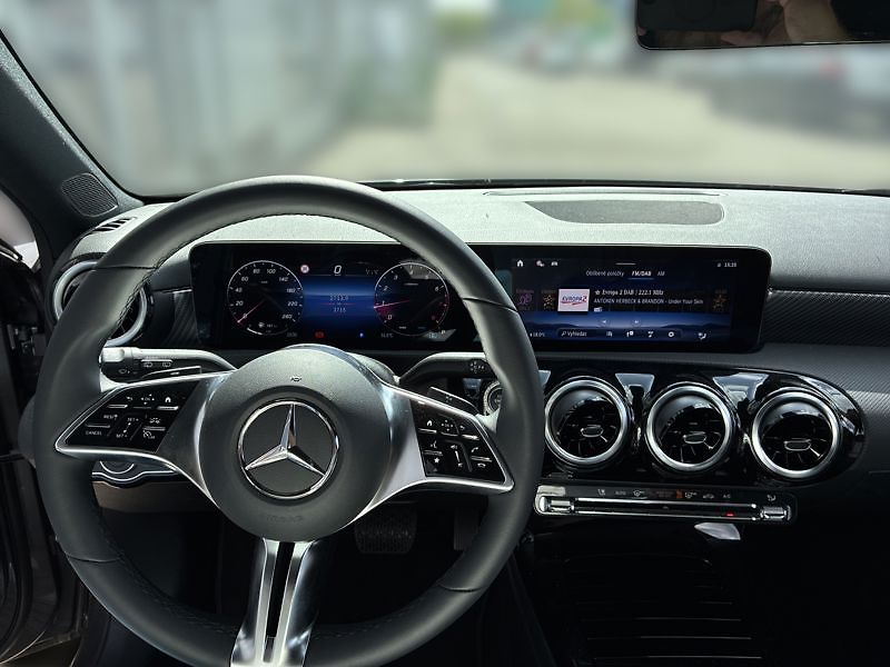 Mercedes-Benz Třídy A A-Třída 180 Progressive Editio - fotka 11 z 18